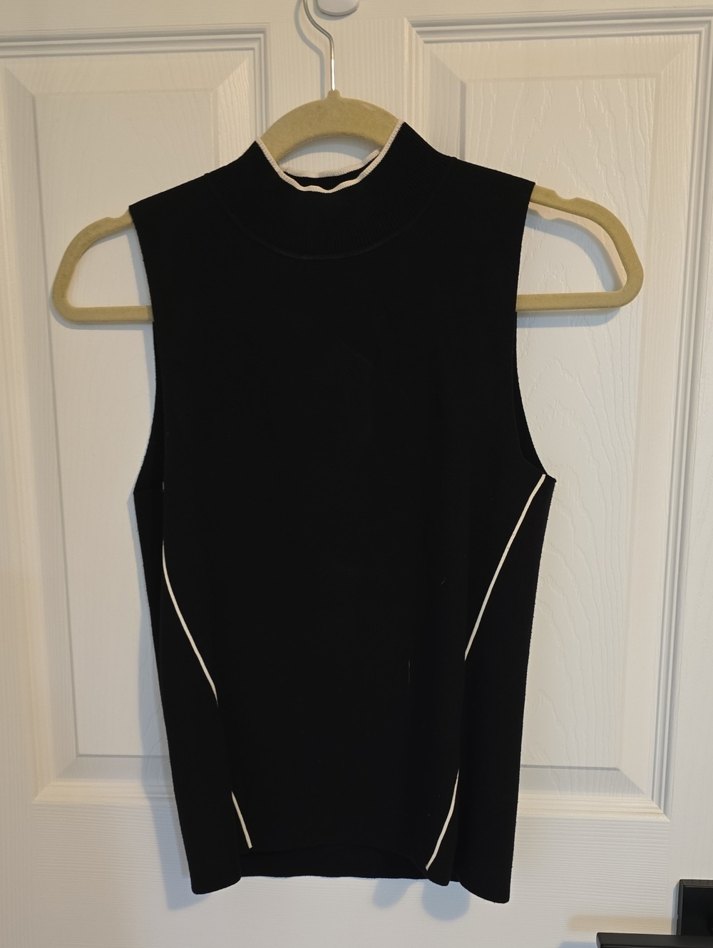 Banana Republic Black Sleeveless Mock-Neck Tank with White Piping